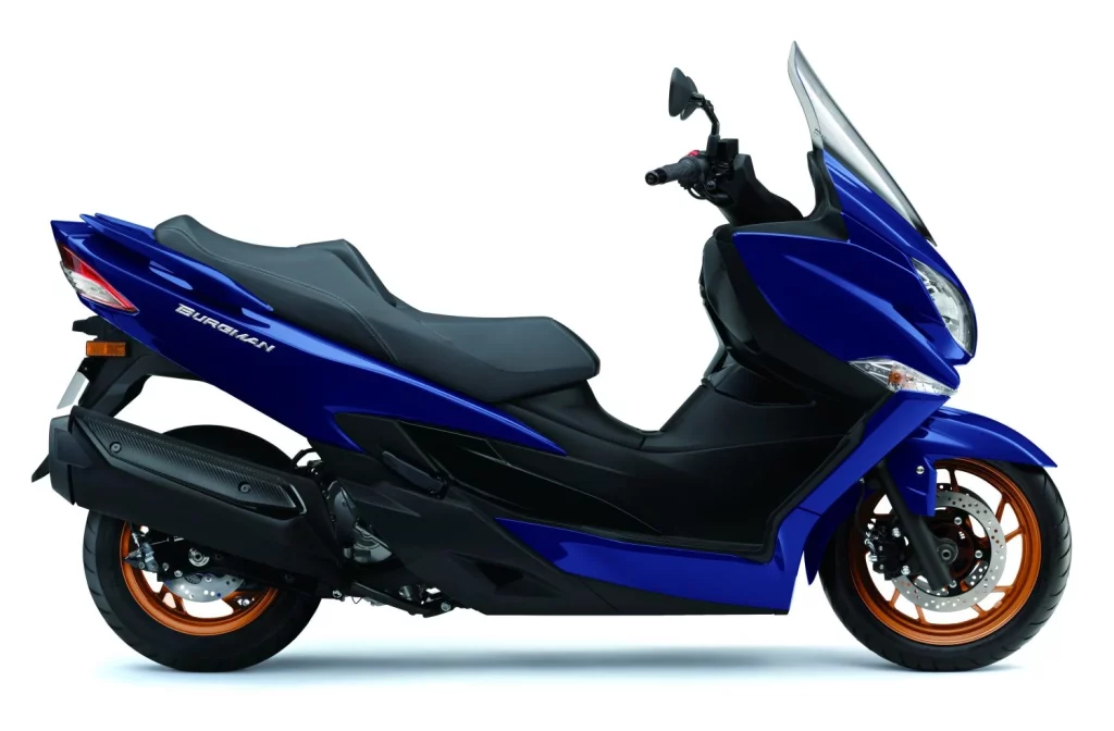2025 Suzuki Burgman 400. Imagen estudio.