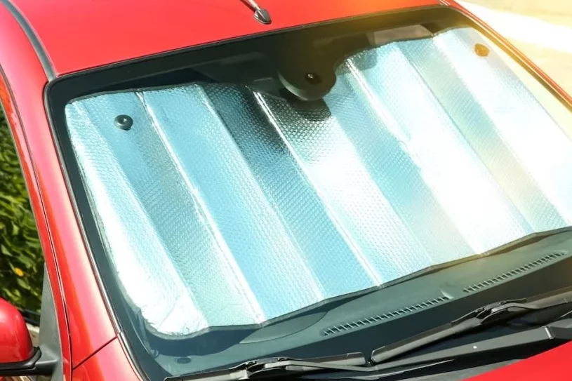Olvida las tiendas de recambio de toda la vida: Temu, AliExpress o Amazon tienen parasoles capaces de restar hasta 40 grados 1 Motor16 Parasol coche