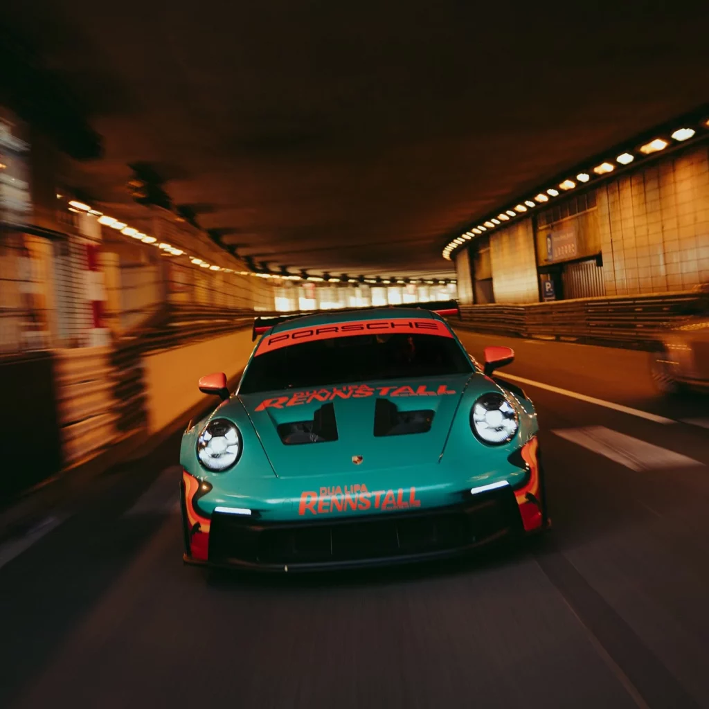 El detalle que ha inspirado a Dua Lipa a la hora de personalizar su nuevo Porsche de 500.000 euros 3 Motor16 Dua Lipa Porsche Mónaco