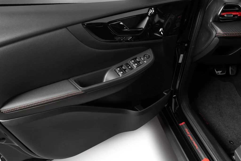 Pulse, el Abarth con influencias de Maserati que triunfará en Brasil 28 Motor16 ABARTH PULSE 2025 25 Motor16