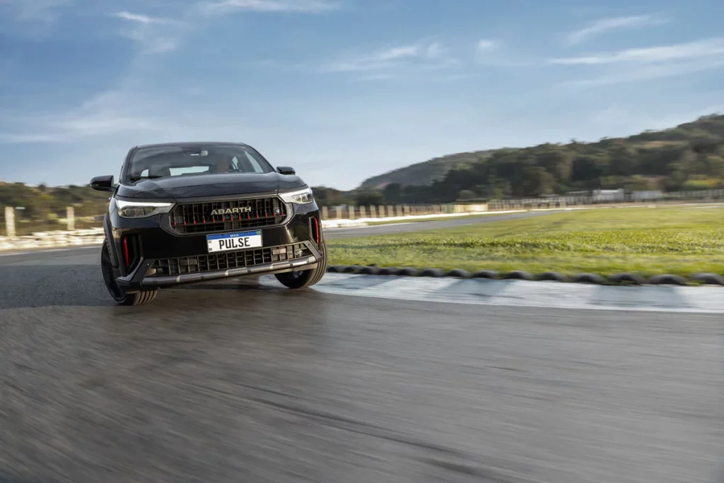 Pulse, el Abarth con influencias de Maserati que triunfará en Brasil 6 Motor16 ABARTH PULSE 2025 3 Motor16