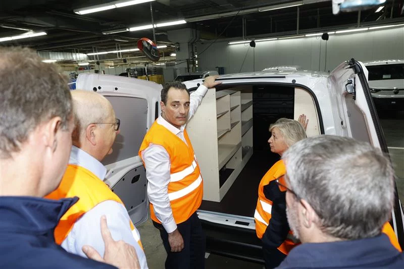 ANTONIO FILOSA CEO STELLANTIS VISITA VIGO7 Motor16