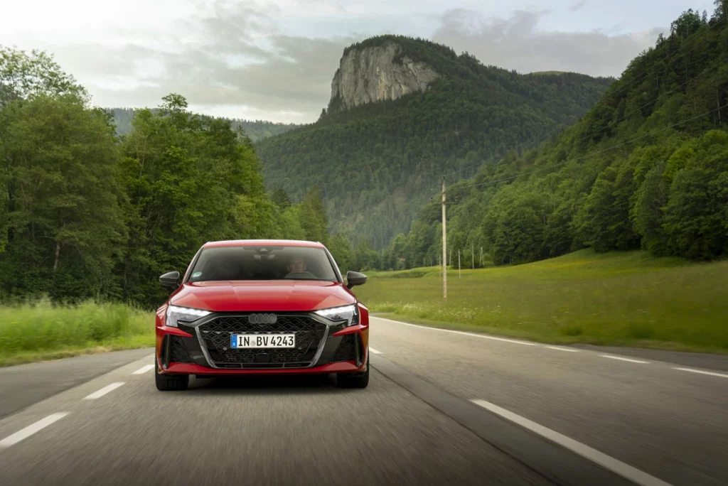 La fórmula del Audi RS 3 para la conducción emocionante 17 Motor16 AUDI RS3 NURBURGRING 13 Motor16