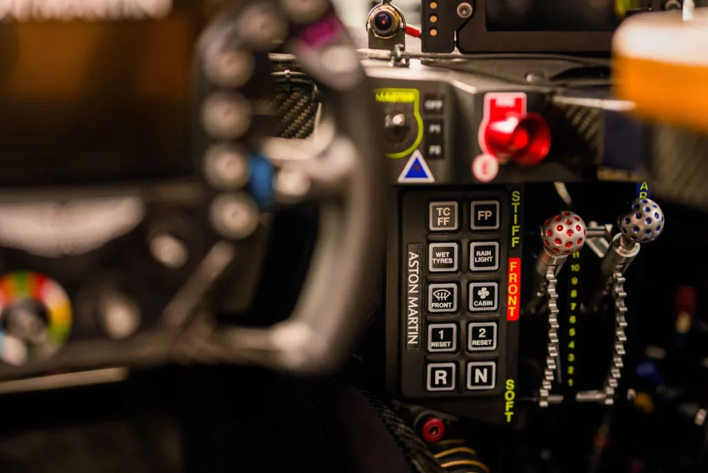 Aston Martin Valkyrie LM, solo para 10 'hyperprivilegiados' 18 Motor16 Aston Martin Valkyrie LM 12 Motor16