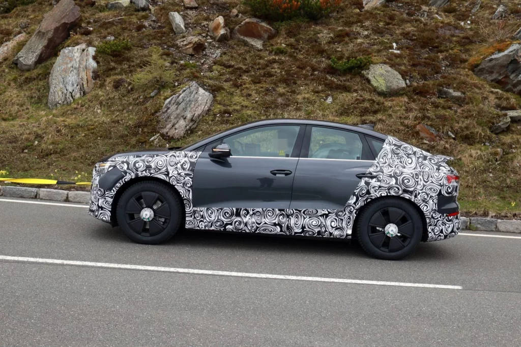 Fotos espía del restyling del Audi Q4 e-tron 17 Motor16 Audi Q4 Sportback e tron 2026 16 Motor16