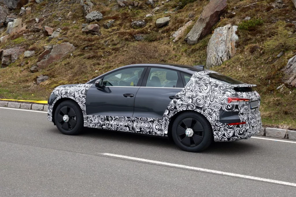 Fotos espía del restyling del Audi Q4 e-tron 19 Motor16 Audi Q4 Sportback e tron 2026 18 Motor16