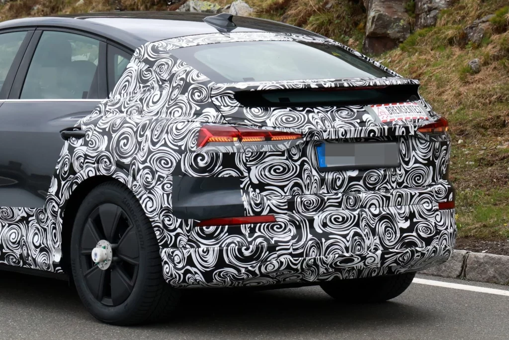 Fotos espía del restyling del Audi Q4 e-tron 24 Motor16 Audi Q4 Sportback e tron 2026 23 Motor16
