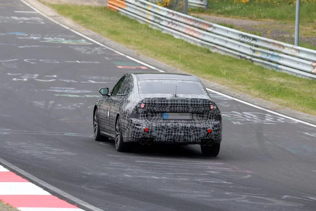 Fotos espía del BMW M350 xDrive, el 'hermano pequeño' del futuro M3 2 Motor16 BMW M350 xDrive 10 Motor16