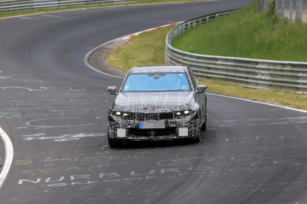 Fotos espía del BMW M350 xDrive, el 'hermano pequeño' del futuro M3 4 Motor16 BMW M350 xDrive 2 Motor16