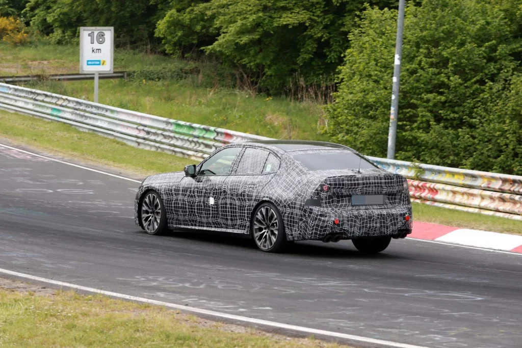 Fotos espía del BMW M350 xDrive, el 'hermano pequeño' del futuro M3 10 Motor16 BMW M350 xDrive 9 Motor16