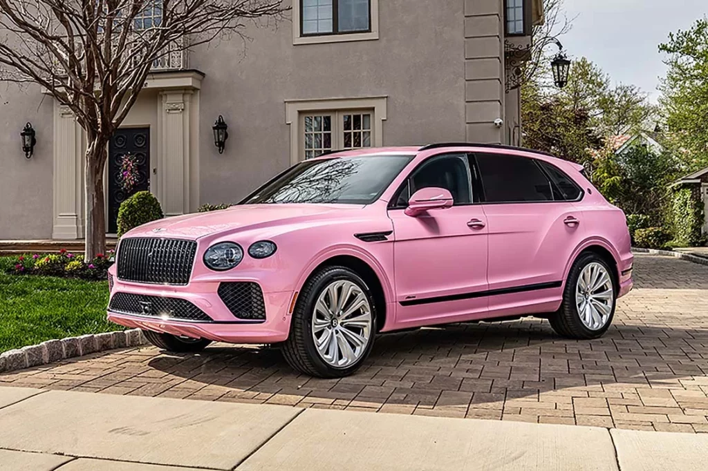 ¿Cuántos colores ofrece el Bentley Bentayga? Uno es este 'sueño rosa' 5 Motor16 Bentayga EWB Mulliner in Candy Pink 1 Motor16