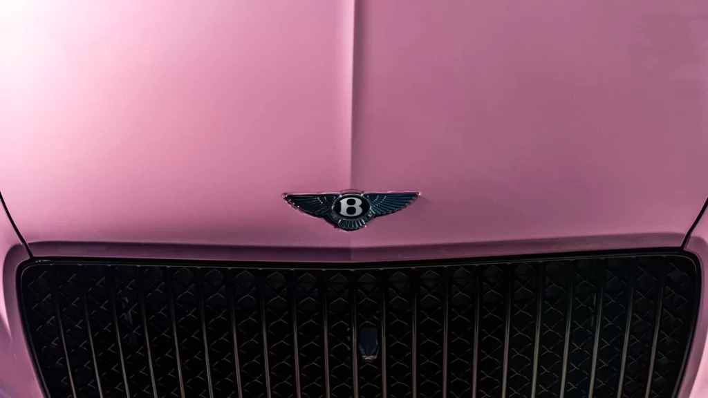 ¿Cuántos colores ofrece el Bentley Bentayga? Uno es este 'sueño rosa' 8 Motor16 Bentayga EWB Mulliner in Candy Pink 4 Motor16