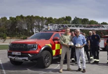 Carlos Sainz enseña a los bomberos de la Comunidad de Madrid cómo exprimir al máximo el Ford Ranger Raptor