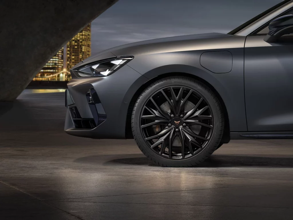CUPRA se 'viste de negro': llegan los Black Edition 7 Motor16 CUPRA BLACK EDITION 5 Motor16