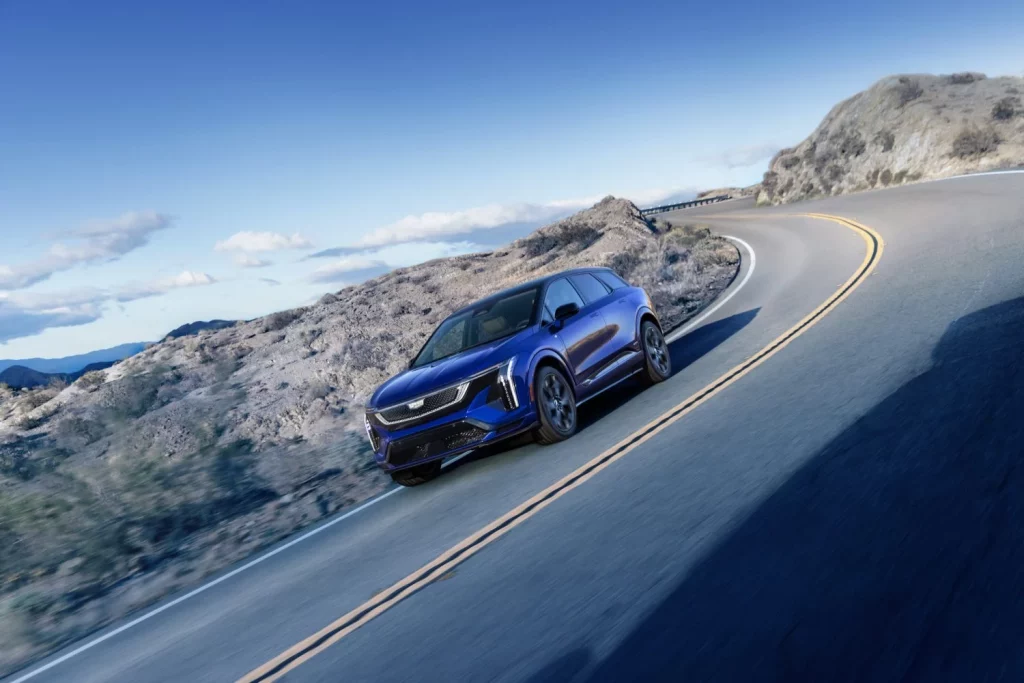 Cadillac OPTIQ-V 2026: SUV eléctrico con alma de dragster 7 Motor16 Cadillac Optiq V 2026
