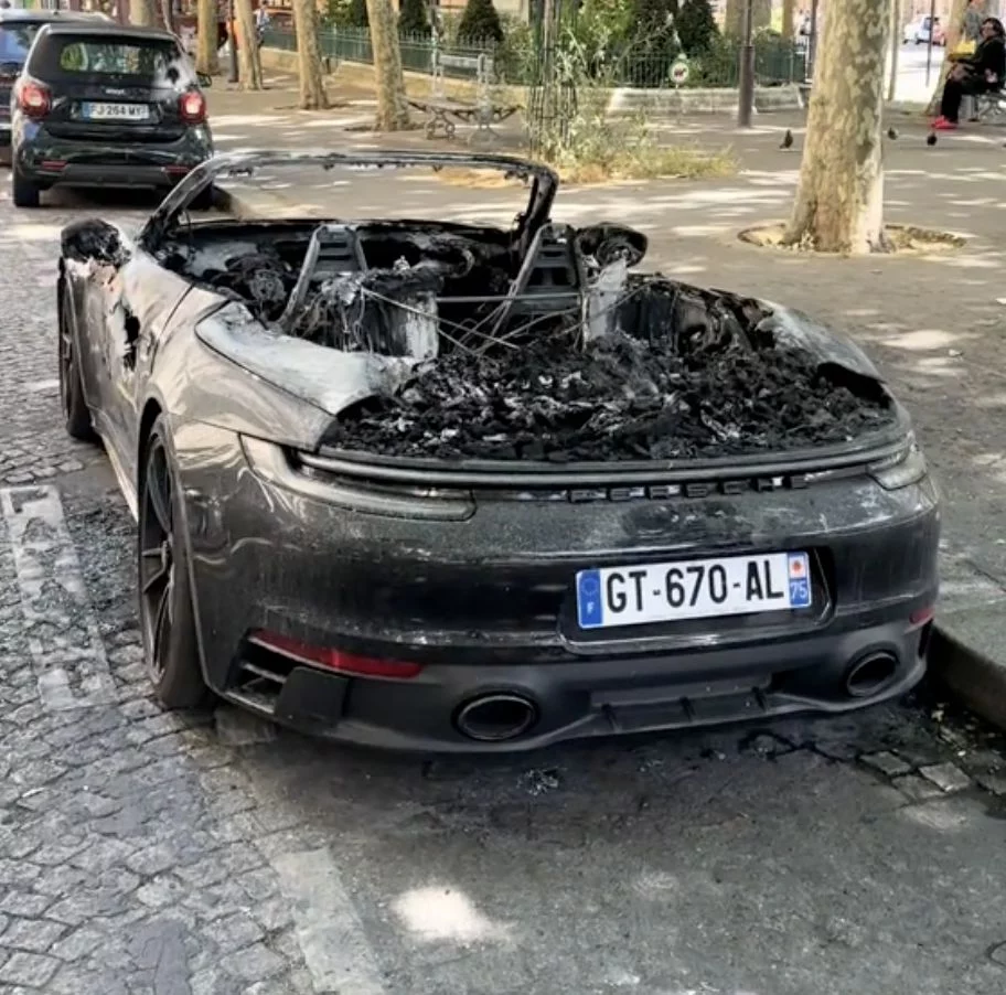 Si los hinchas de un equipo de fútbol me destrozan el coche: ¿quién me paga la avería? 1 Motor16 Porsche 911 Cabrio PSG coche