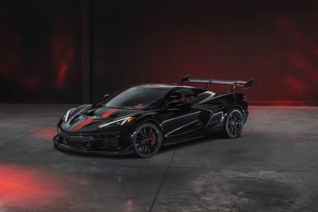 Corvette ZR1X: El demoledor combinado entre ZR1 y E-Ray 6 Motor16 Chevrolet 2026 Corvette ZR1X Black Front Angle Motor16