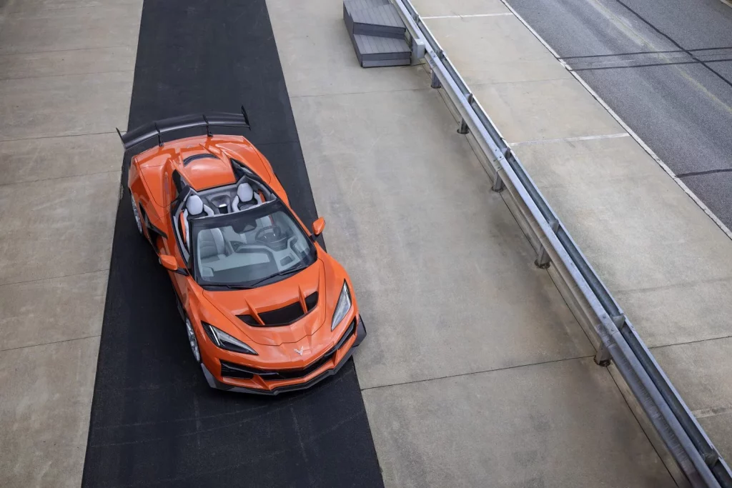 Corvette ZR1X: El demoledor combinado entre ZR1 y E-Ray 13 Motor16 Chevrolet 2026 Corvette ZR1X Sebring Orange Elevated Front Motor16