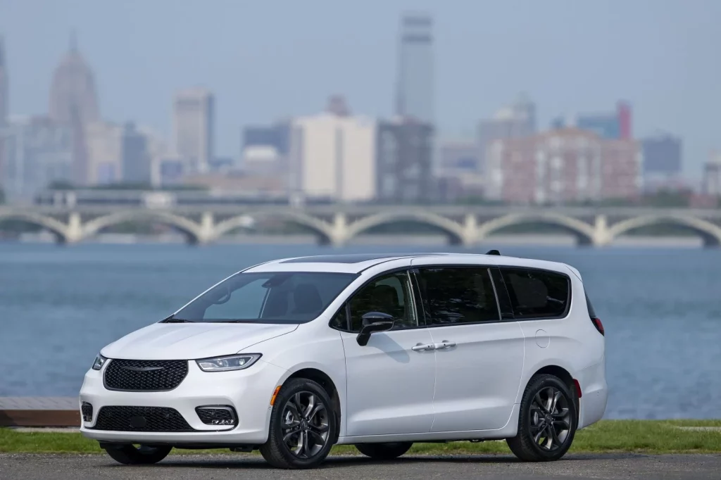 Chrysler Pacifica 100 Aniversario: Para celebrar un siglo de vida 3 Motor16 Chrysler Pacifica 100 aniversario 1 Motor16