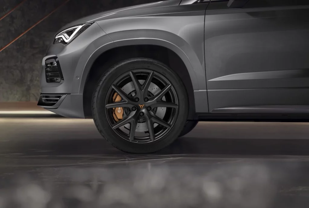 Llega el acabado Black Edition para los Cupra Formentor, León y León Sportstourer 2 Motor16 Cupra Black Edition 7 Motor16