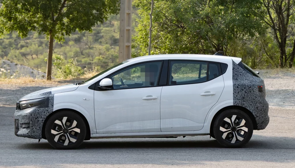 El Dacia Sandero 2026 se deja ver en fotos espía 1 Motor16 Dacia Sandero 2026 (8)