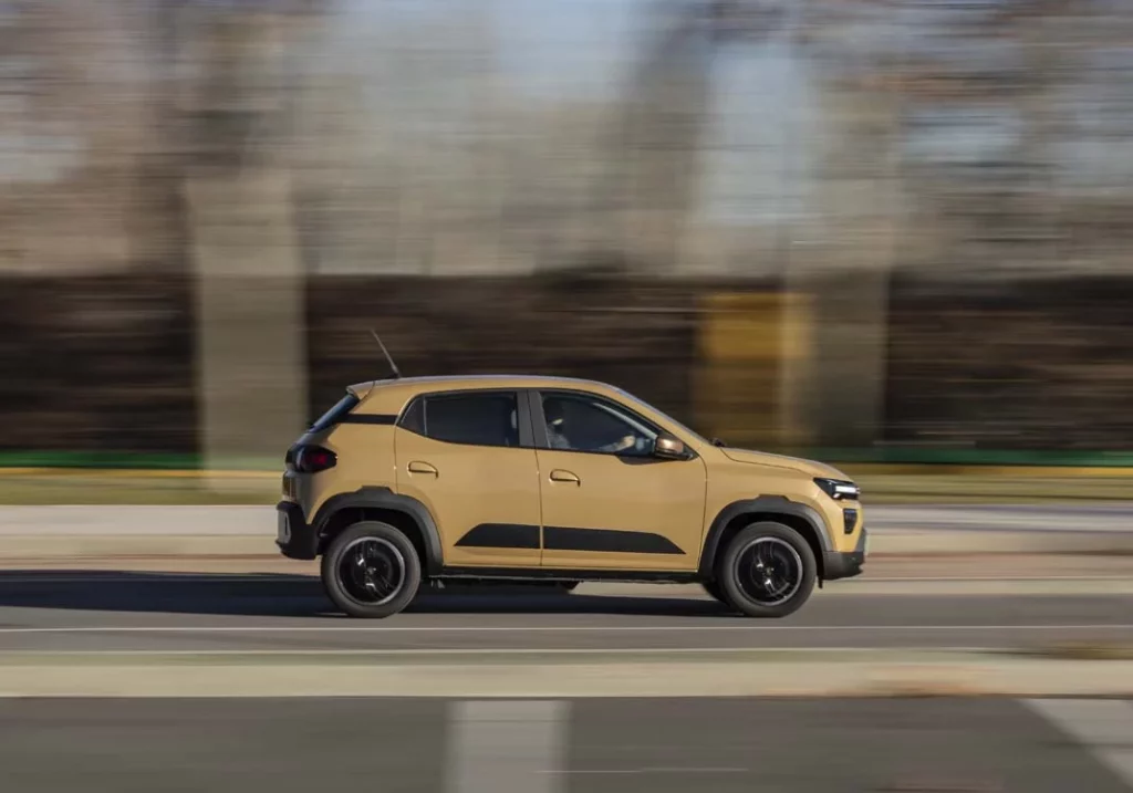 Comparativa Dacia Spring Extreme Electric 65 frente a Leapmotor T03 Design: no te compliques la vida 51 Motor16 Dacia Spring 65 CV 16 Motor16