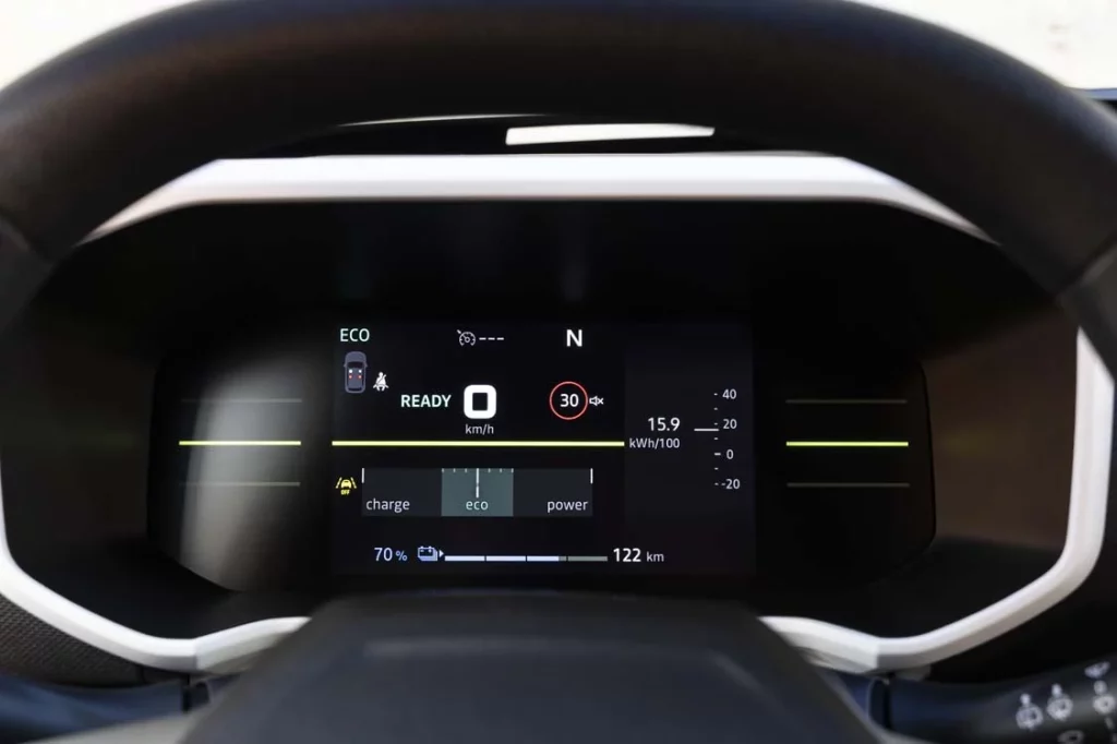 Comparativa Dacia Spring Extreme Electric 65 frente a Leapmotor T03 Design: no te compliques la vida 54 Motor16 Dacia Spring 65 CV 19 Motor16