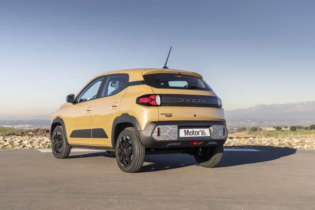 Comparativa Dacia Spring Extreme Electric 65 frente a Leapmotor T03 Design: no te compliques la vida 43 Motor16 Dacia Spring 65 CV 8 Motor16