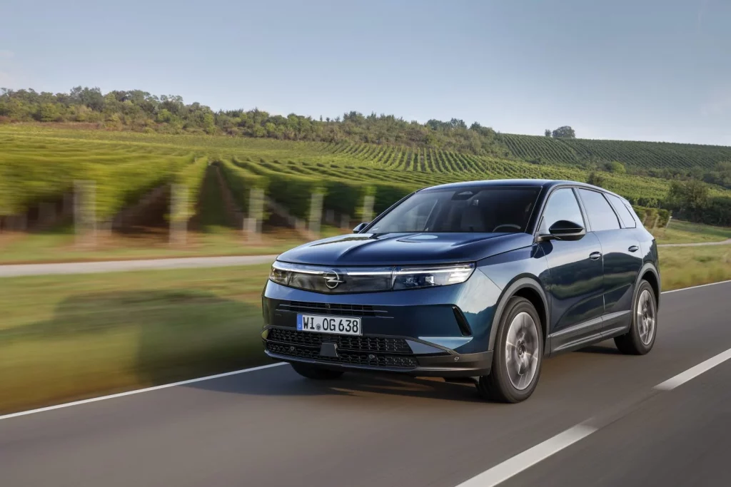 Híbridos enchufables: Los 25 SUV con hasta 200 km de autonomía que tienes a la venta en España 14 Motor16 EasterEggHunttheOpelWayFindtheSharksintheNewGrandland9 Motor16