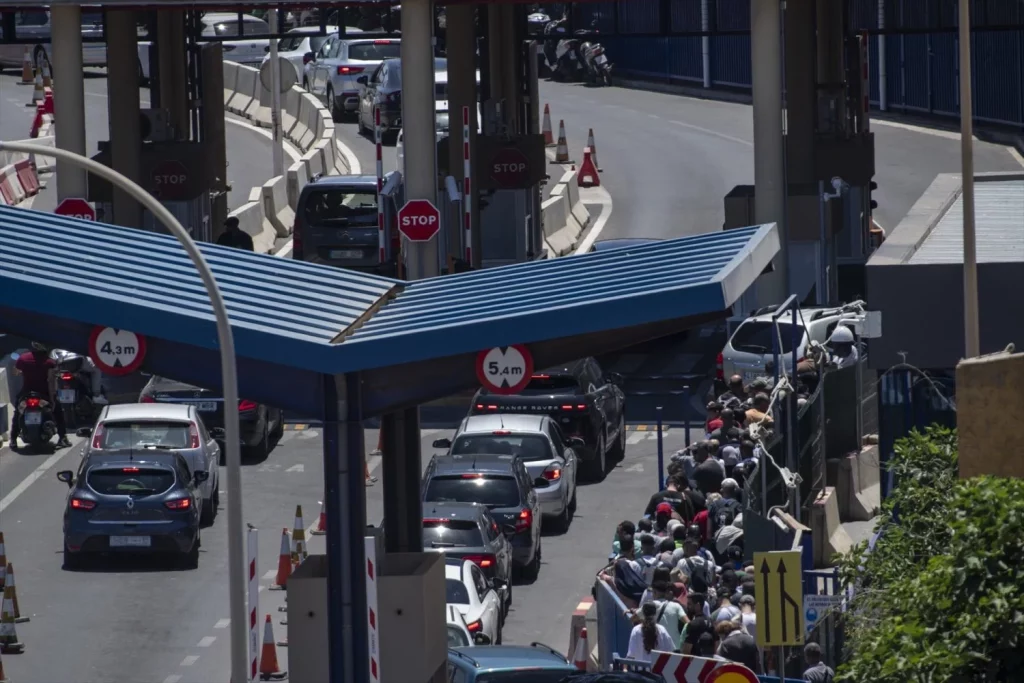 El último aviso del Gobierno afecta a los más de 800.000 coches que van a pasar por España los próximos días 2 Motor16 Operación Paso del Estrecho 2024