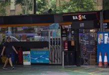El truco de la OCU para encontrar la gasolinera más barata en tu viaje hacia la playa