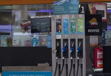La manía que tienes cuando echas gasolina y que puede ocasionar una cara avería en el motor de tu coche
