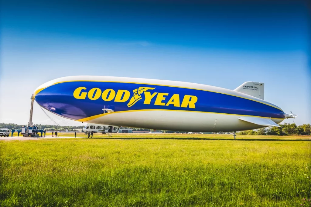 GOODYEAR BLIMP DIRIGIBLE2 Motor16