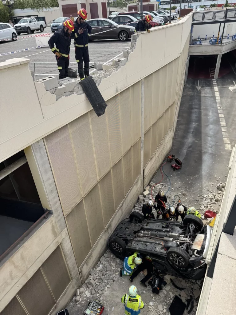¿Quién es María Roberts y qué paso para que su Kia saliera volando en un centro comercial de Majadahonda? 1 Motor16 María Roberts coche majadahonda