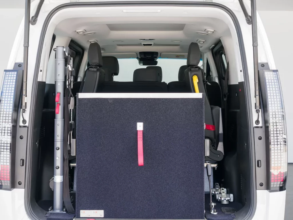 Hyundai presenta el Staria HEV Adaptado: garantía de movilidad para todos 17 Motor16 HYUNDAI STARIA HEV ADAPTADO 12 Motor16