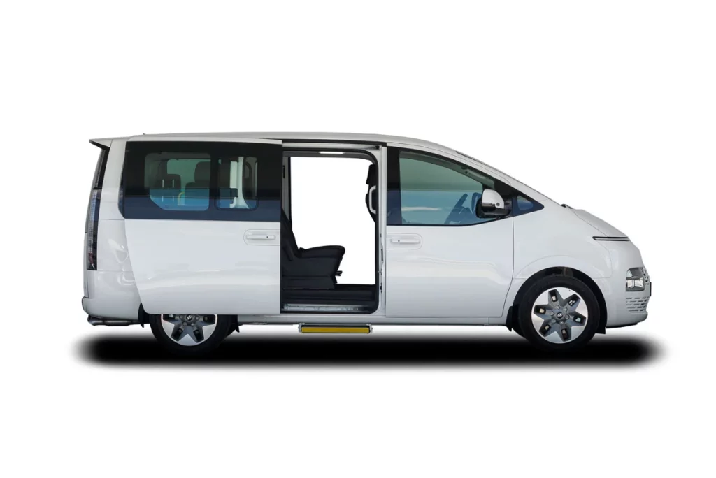Hyundai presenta el Staria HEV Adaptado: garantía de movilidad para todos 9 Motor16 HYUNDAI STARIA HEV ADAPTADO 4 Motor16