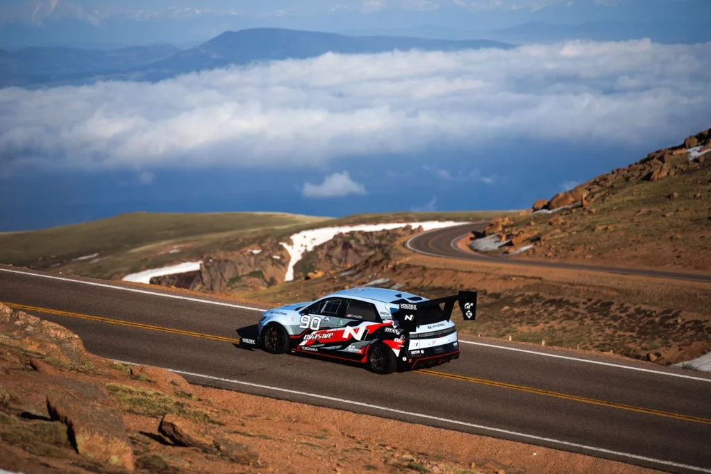 Hyundai triunfa en Pikes Peak 2025 y completa un fin de semana redondo en el IMSA 1 Motor16 hyundai pikes peak 2025