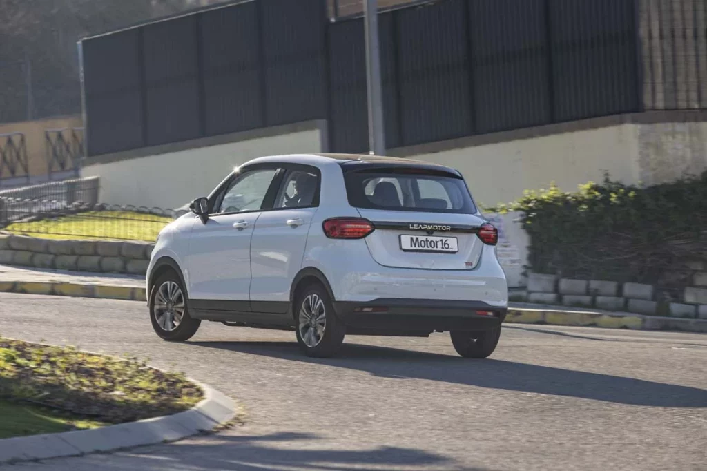 Comparativa Dacia Spring Extreme Electric 65 frente a Leapmotor T03 Design: no te compliques la vida 12 Motor16 Leapmotor T03 1 Motor16