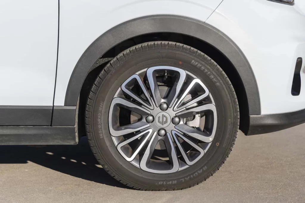 Comparativa Dacia Spring Extreme Electric 65 frente a Leapmotor T03 Design: no te compliques la vida 15 Motor16 Leapmotor T03 4 Motor16