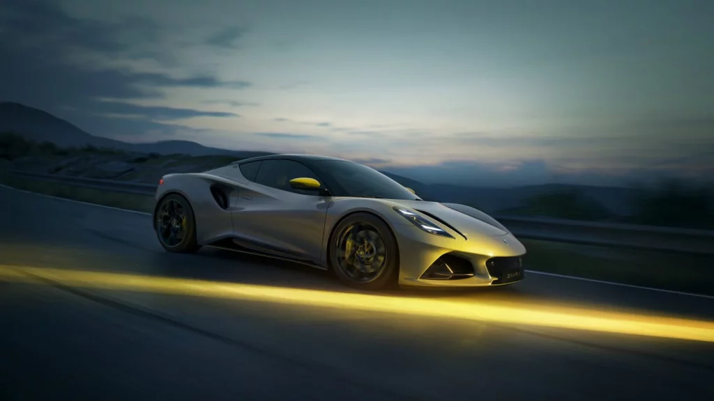Lotus saca aún más brillo a su Emira para celebrar sus cuatro primaveras 12 Motor16 Lotus Emira Turbo SE Racing Line Zinc Grey Yellow Accents 16X9 Motor16