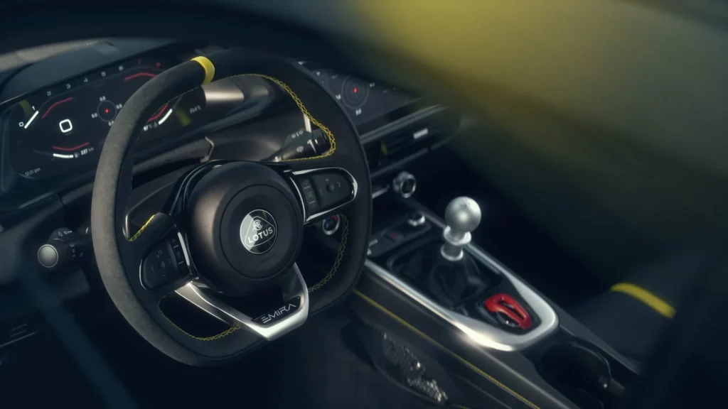 Lotus saca aún más brillo a su Emira para celebrar sus cuatro primaveras 22 Motor16 Lotus Emira V6 SE Steering Wheel Motor16