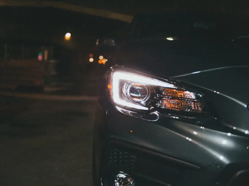 DGT habla sobre las luces LED en los coches