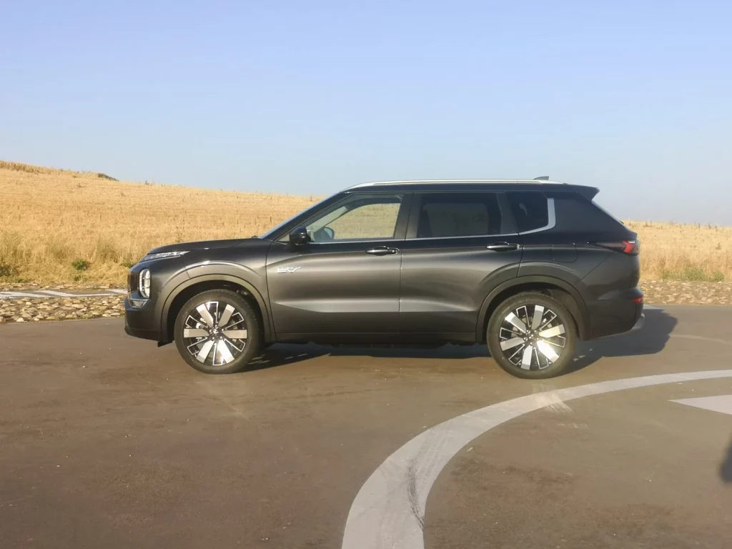 Probamos el Mitsubishi Outlander PHEV Kaiteki: Fiel a la tradición 1 Motor16 Mitsubishi Outlander PHEV Kaiteki (8)