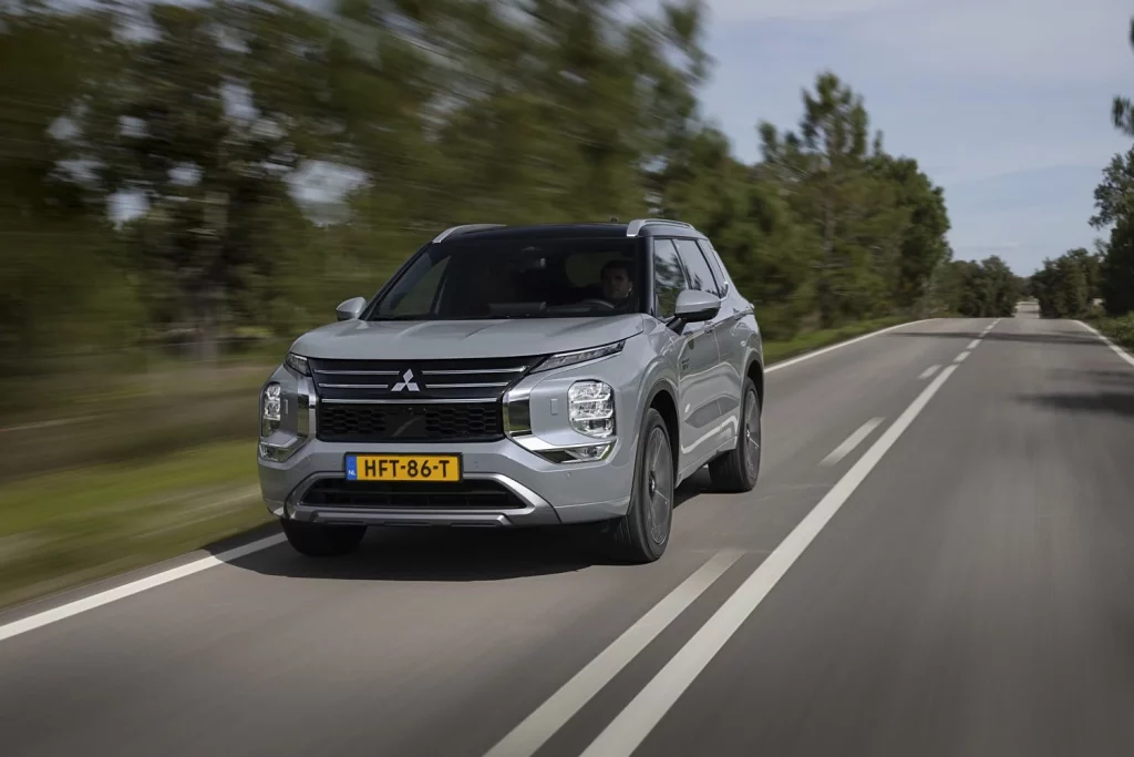 Híbridos enchufables: Los 25 SUV con hasta 200 km de autonomía que tienes a la venta en España 21 Motor16 Nuevo Mitsubishi Outlander PHEV Motor16