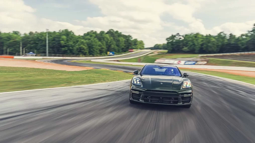 Porsche vuelve a pulverizar récords de velocidad en Road Atlanta 3 Motor16 Porsche Panamera Turbo S E-Hybrid