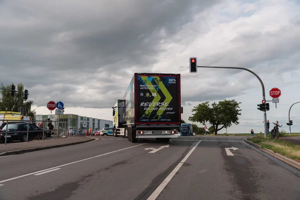 RECORD MARCHA ATRAS CAMION MERCEDES 1 Motor16