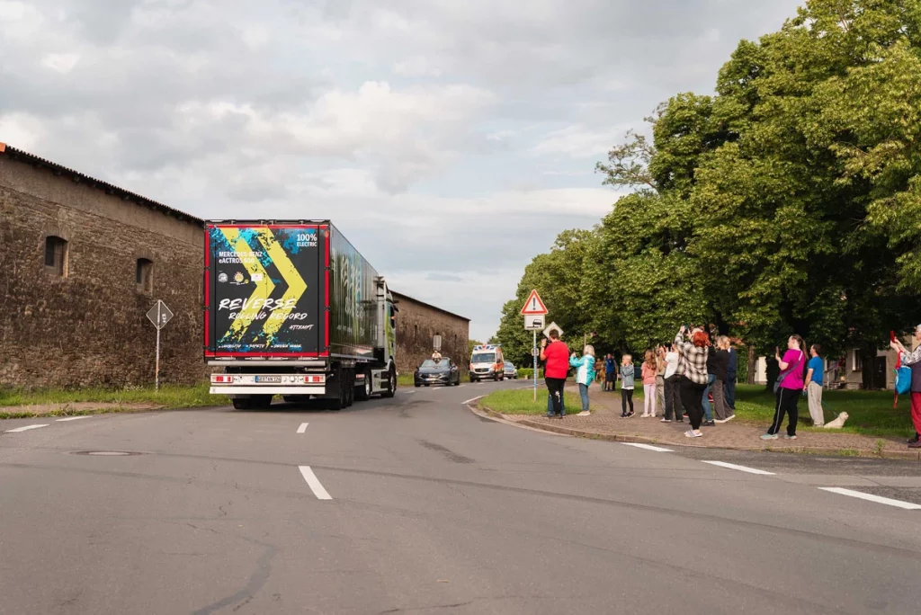 RECORD MARCHA ATRAS CAMION MERCEDES 10 Motor16