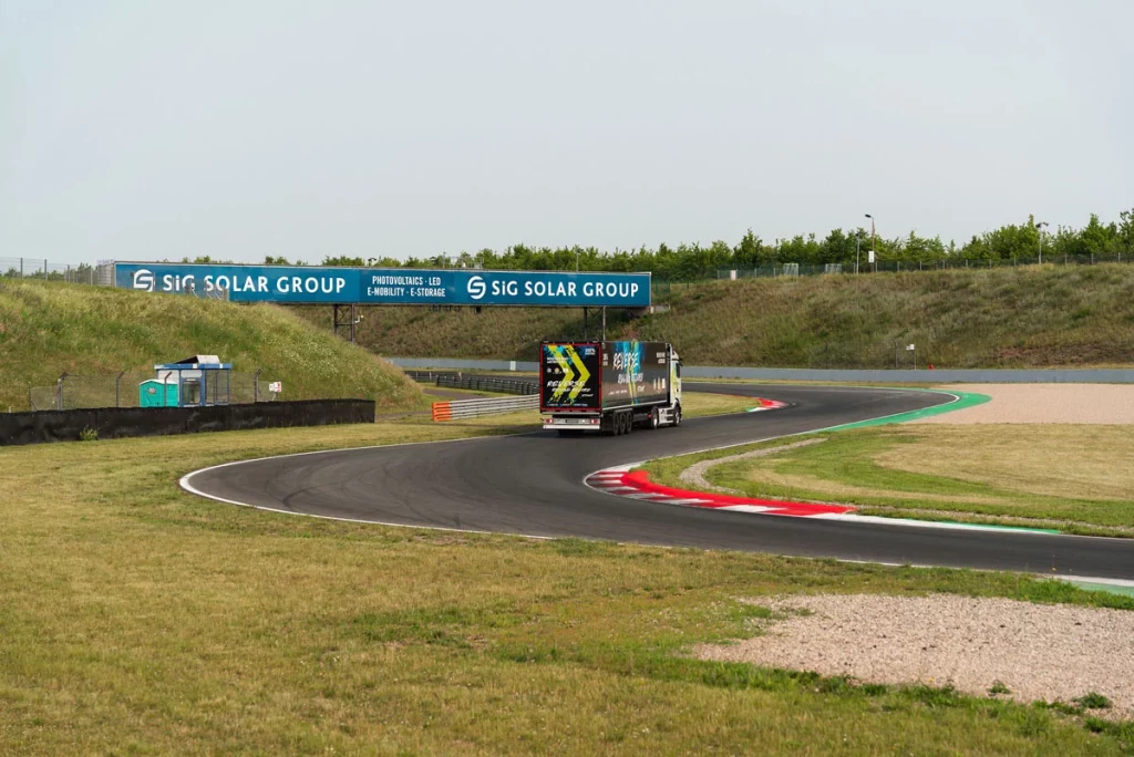 RECORD MARCHA ATRAS CAMION MERCEDES 3 Motor16