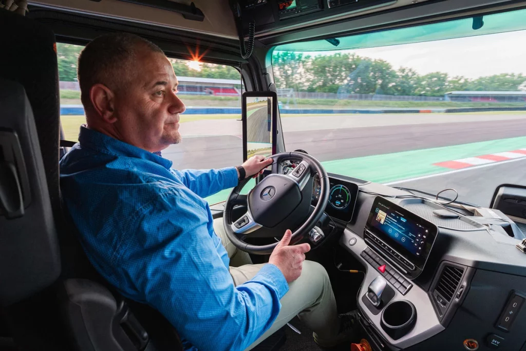 RECORD MARCHA ATRAS CAMION MERCEDES 5 Motor16