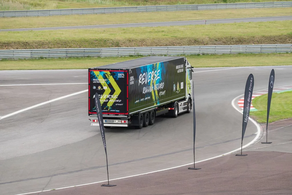 RECORD MARCHA ATRAS CAMION MERCEDES 6 Motor16
